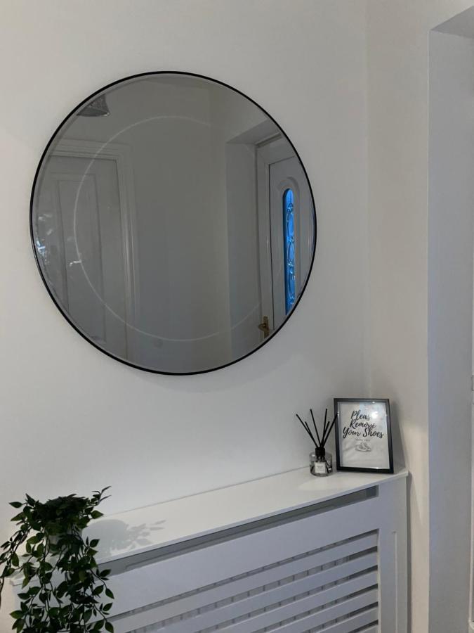 Modern 2 Bed House Cannock Perfect For Contractors Business Travellers Short Stays Driveway For 2 Vehicles Close To M6 M54 I54 A5 A38 Mcarthur Glen Designer Outlet מראה חיצוני תמונה